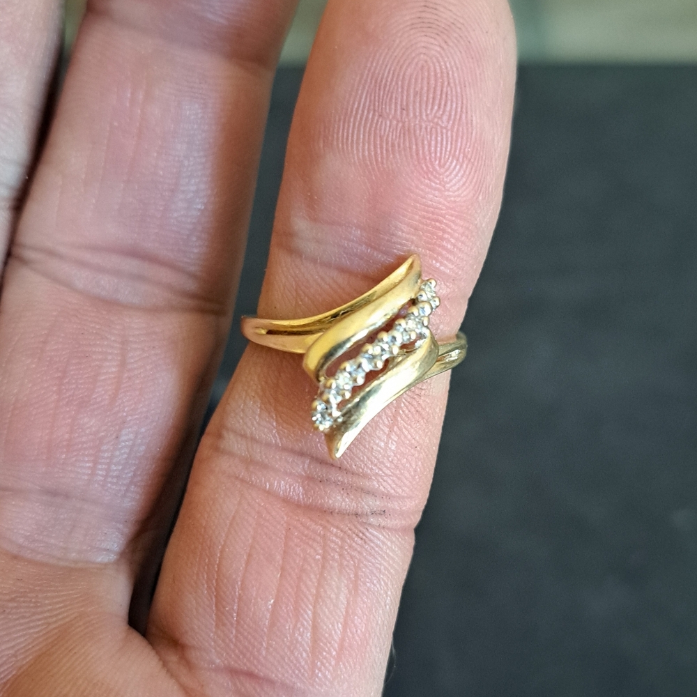 *SOLD*Vintage 14k Solid Yellow Gold Diamond Ring